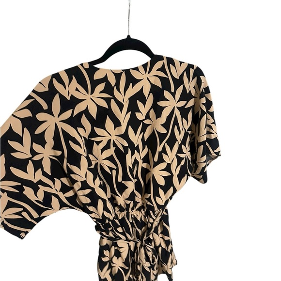 Pink Lily Floral Black and and Tan women’s romper size medium preppy 2000s beach - Picture 5 of 5